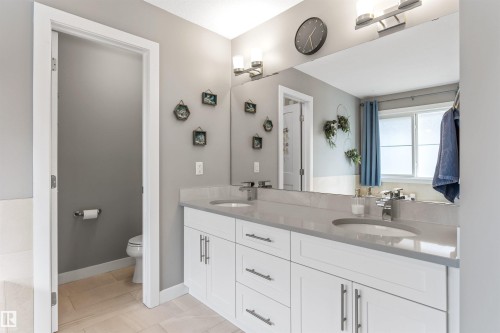 7034 172A Avenue, Edmonton, AB - Indoor Photo Showing Bathroom