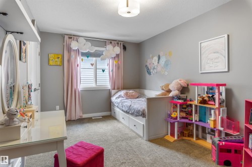 7034 172A Avenue, Edmonton, AB - Indoor Photo Showing Bedroom