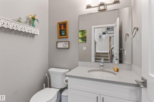 7034 172A Avenue, Edmonton, AB - Indoor Photo Showing Bathroom