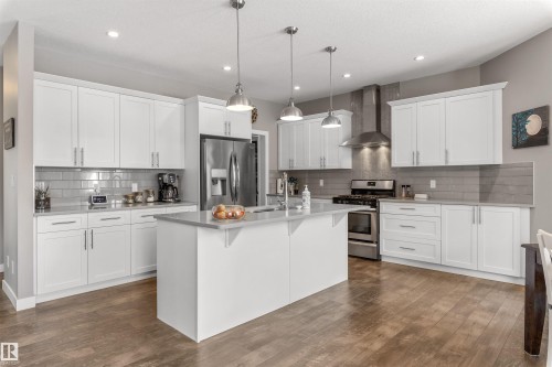 7034 172A Avenue, Edmonton, AB - Indoor Photo Showing Kitchen With Upgraded Kitchen