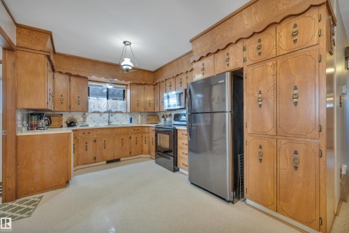 63 Alpaugh Crescent, Leduc, AB - Indoor Photo Showing Kitchen