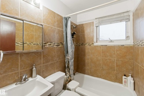 13206 83 Street, Edmonton, AB - Indoor Photo Showing Bathroom