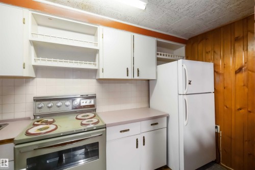 13206 83 Street, Edmonton, AB - Indoor Photo Showing Kitchen