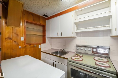 13206 83 Street, Edmonton, AB - Indoor Photo Showing Kitchen