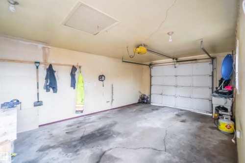 13206 83 Street, Edmonton, AB - Indoor Photo Showing Garage