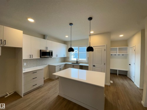 1096 MCLEOD Avenue  Spruce Grove, AB T7X 4G8