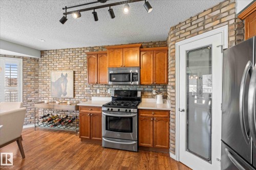 68 Greystone Crescent, Spruce Grove, AB - Indoor Photo Showing Kitchen