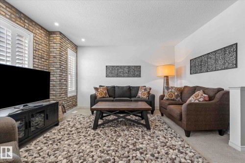 68 Greystone Crescent, Spruce Grove, AB - Indoor Photo Showing Living Room