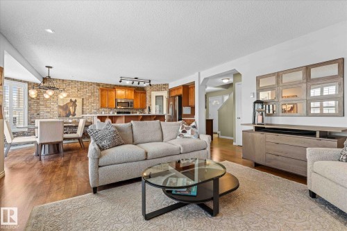 68 Greystone Crescent, Spruce Grove, AB - Indoor Photo Showing Living Room