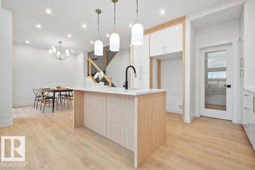 3335 Chickadee Drive, Edmonton, AB - Indoor Photo Showing Kitchen
