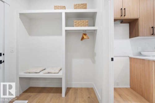 3335 Chickadee Drive, Edmonton, AB - Indoor Photo Showing Other Room