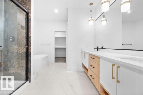 3335 Chickadee Drive, Edmonton, AB - Indoor Photo Showing Bathroom