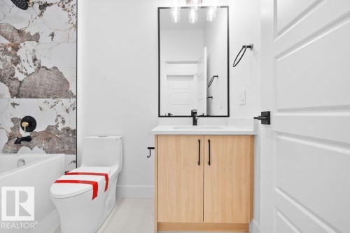 3335 Chickadee Drive, Edmonton, AB - Indoor Photo Showing Bathroom
