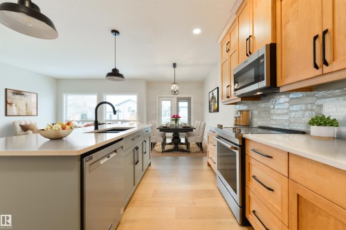 #23 1005 Calahoo Rd, Spruce Grove, AB - Indoor Photo Showing Kitchen With Upgraded Kitchen