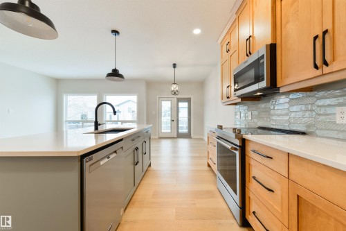 #23 1005 Calahoo Rd, Spruce Grove, AB - Indoor Photo Showing Kitchen With Upgraded Kitchen