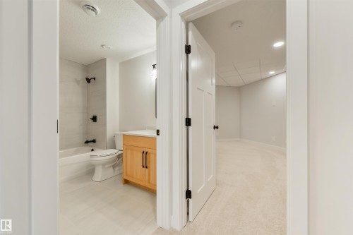 #23 1005 Calahoo Rd, Spruce Grove, AB - Indoor Photo Showing Bathroom