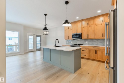 #23 1005 Calahoo Rd, Spruce Grove, AB - Indoor Photo Showing Kitchen With Upgraded Kitchen