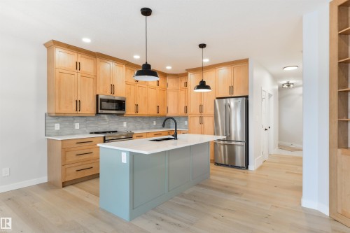 #23 1005 Calahoo Rd, Spruce Grove, AB - Indoor Photo Showing Kitchen With Upgraded Kitchen