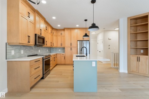 #23 1005 Calahoo Rd, Spruce Grove, AB - Indoor Photo Showing Kitchen With Upgraded Kitchen