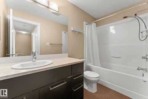 30 8315 180 Avenue, Edmonton, AB - Indoor Photo Showing Bathroom