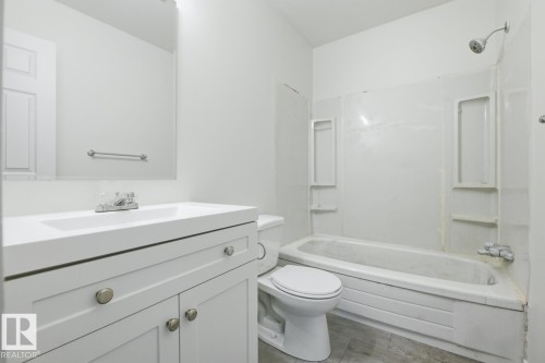 5A Twin Terrace, Edmonton, AB - Indoor Photo Showing Bathroom