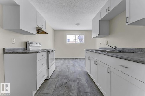 5A Twin Terrace, Edmonton, AB - Indoor Photo Showing Kitchen