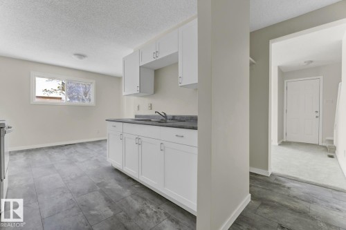 5A Twin Terrace, Edmonton, AB - Indoor Photo Showing Kitchen