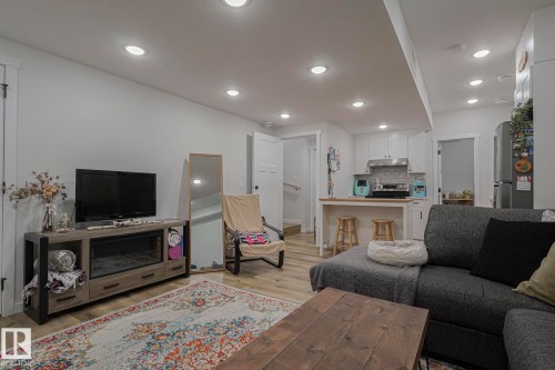 17834 73A Street, Edmonton, AB - Indoor Photo Showing Living Room