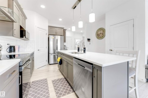407 Conroy Crescent, Edmonton, AB - Indoor Photo Showing Kitchen With Upgraded Kitchen
