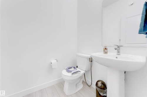 407 Conroy Crescent, Edmonton, AB - Indoor Photo Showing Bathroom