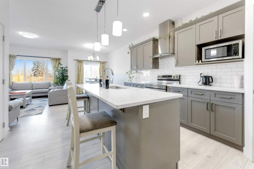 407 Conroy Crescent, Edmonton, AB - Indoor Photo Showing Kitchen With Upgraded Kitchen