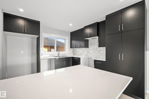 38 Brougham Drive, Ardrossan, AB - Indoor Photo Showing Kitchen With Upgraded Kitchen