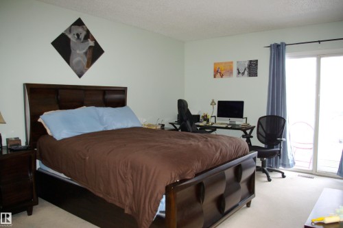 208 Lakeside Green, St. Albert, AB - Indoor Photo Showing Bedroom