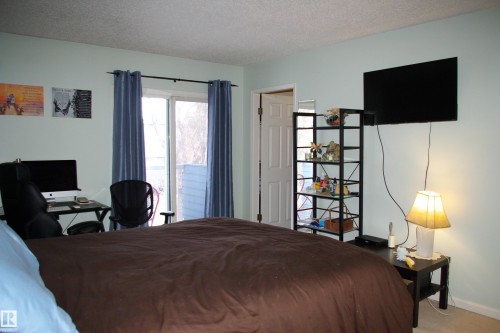 208 Lakeside Green, St. Albert, AB - Indoor Photo Showing Bedroom