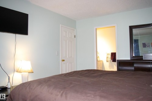 208 Lakeside Green, St. Albert, AB - Indoor Photo Showing Bedroom