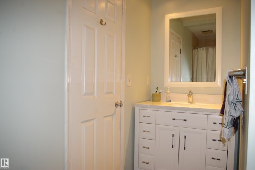 208 Lakeside Green, St. Albert, AB - Indoor Photo Showing Bathroom