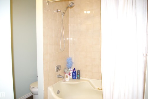 208 Lakeside Green, St. Albert, AB - Indoor Photo Showing Bathroom