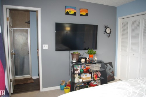 208 Lakeside Green, St. Albert, AB - Indoor Photo Showing Bedroom