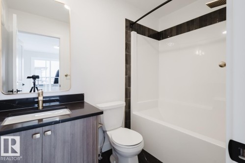 4 16231 19 Avenue, Edmonton, AB - Indoor Photo Showing Bathroom