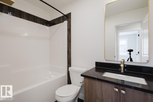 4 16231 19 Avenue, Edmonton, AB - Indoor Photo Showing Bathroom