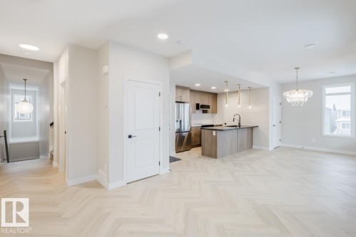 4 16231 19 Avenue, Edmonton, AB - Indoor Photo Showing Kitchen