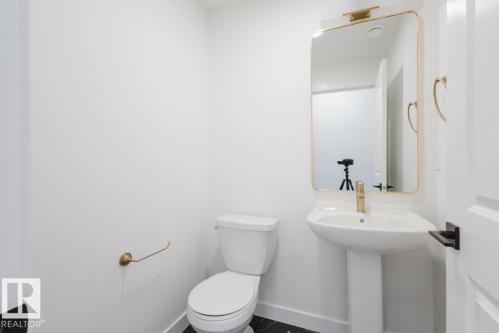 4 16231 19 Avenue, Edmonton, AB - Indoor Photo Showing Bathroom