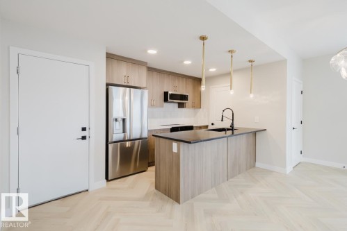 4 16231 19 Avenue, Edmonton, AB - Indoor Photo Showing Kitchen With Upgraded Kitchen
