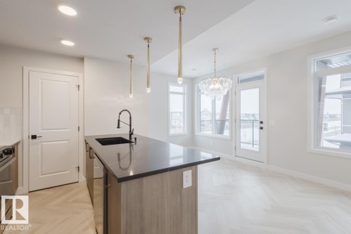 4 16231 19 Avenue, Edmonton, AB - Indoor Photo Showing Kitchen With Upgraded Kitchen