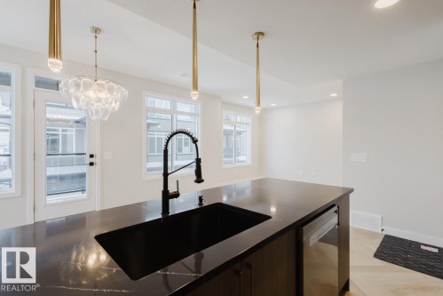 4 16231 19 Avenue, Edmonton, AB - Indoor Photo Showing Kitchen