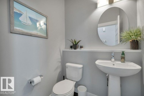 2228 Calhoun Link, Edmonton, AB - Indoor Photo Showing Bathroom