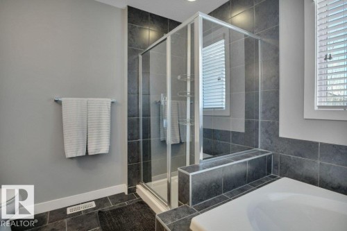 2228 Calhoun Link, Edmonton, AB - Indoor Photo Showing Bathroom