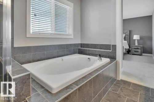 2228 Calhoun Link, Edmonton, AB - Indoor Photo Showing Bathroom
