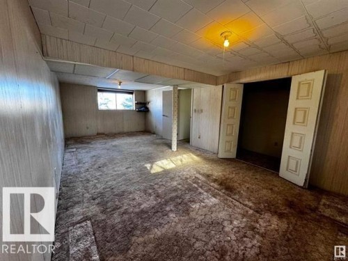 8 Fourth Street, Duffield, AB - Indoor