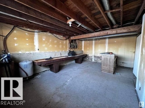 8 Fourth Street, Duffield, AB - Indoor